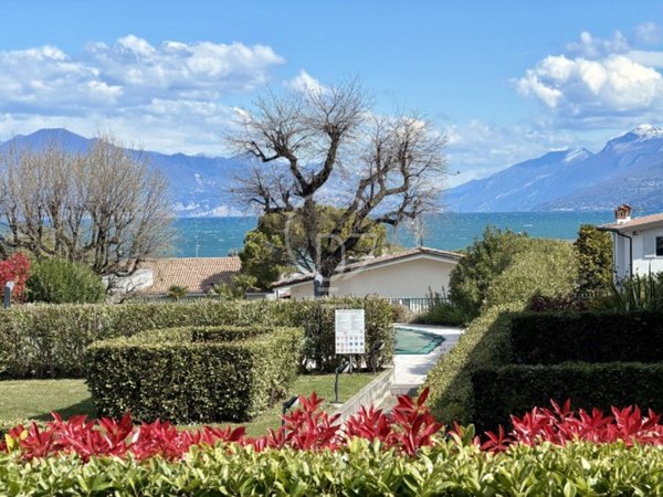 appartamento in vendita a Desenzano del Garda in zona Rivoltella