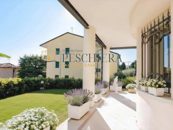 appartamento in vendita a Desenzano del Garda in zona Campeggio sul Vò