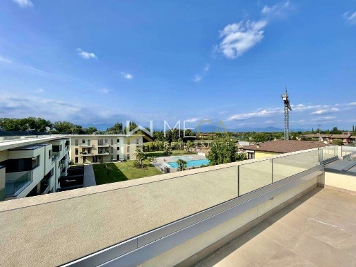 appartamento in vendita a Desenzano del Garda in zona Rivoltella