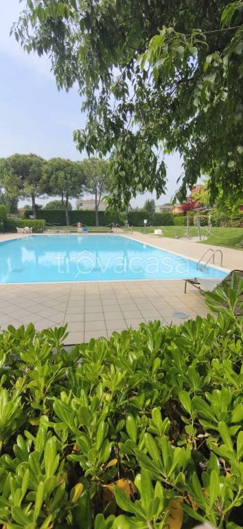 appartamento in vendita a Desenzano del Garda in zona Rivoltella