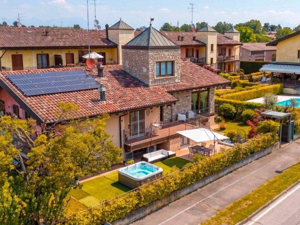 casa indipendente in vendita a Desenzano del Garda