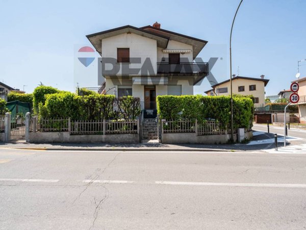 appartamento in vendita a Desenzano del Garda in zona Rivoltella