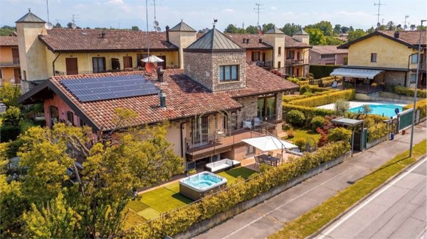 casa indipendente in vendita a Desenzano del Garda
