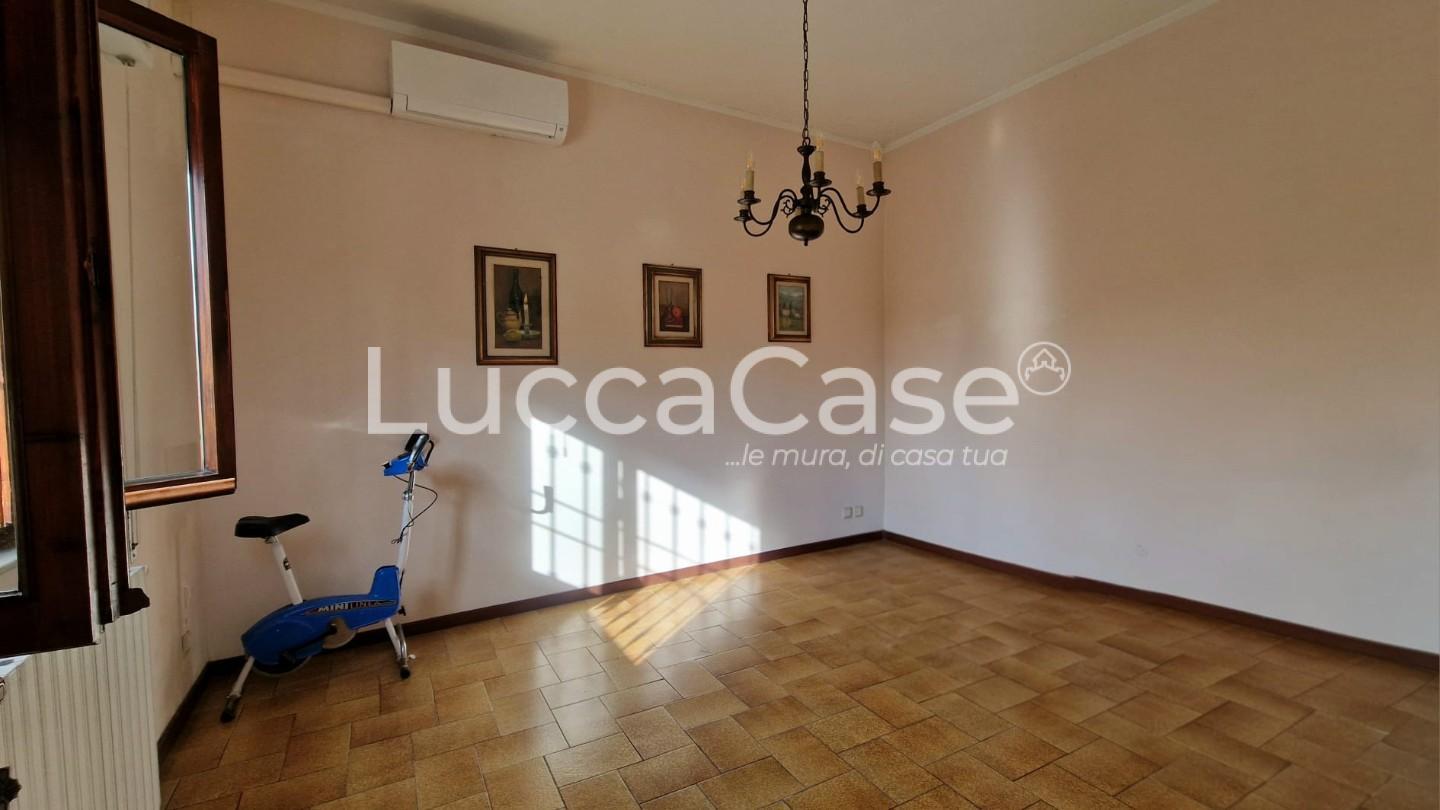 casa indipendente in vendita a Desenzano del Garda in zona San Pietro