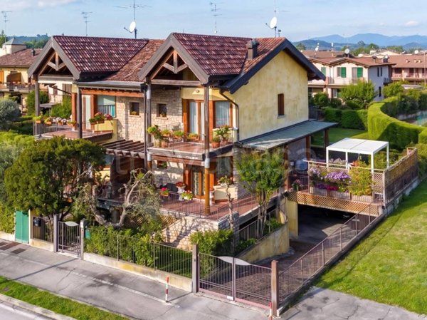 casa indipendente in vendita a Desenzano del Garda