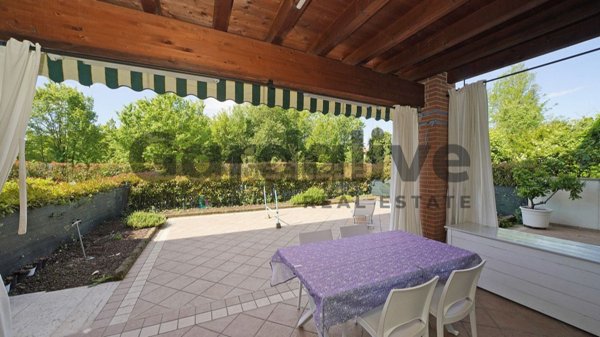 appartamento in vendita a Desenzano del Garda in zona Rivoltella