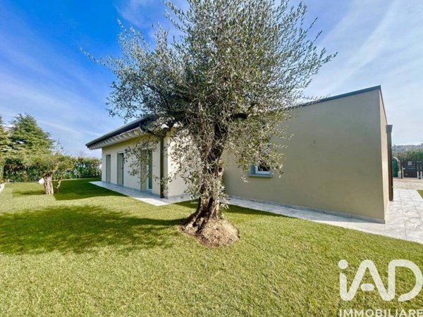 casa indipendente in vendita a Desenzano del Garda