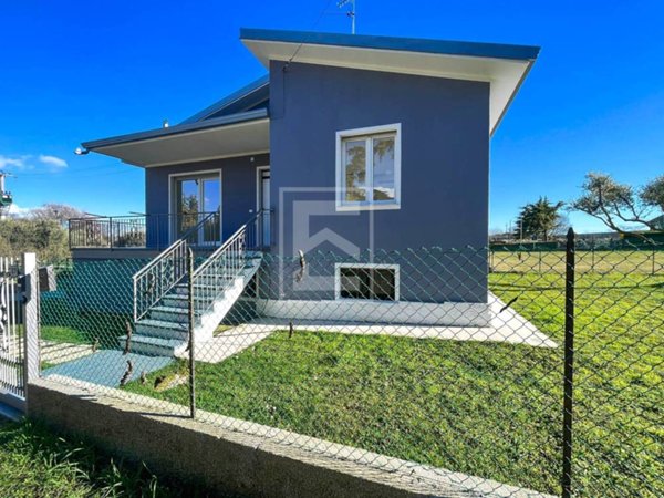casa indipendente in vendita a Desenzano del Garda
