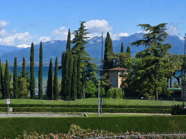 casa indipendente in vendita a Desenzano del Garda in zona Rivoltella