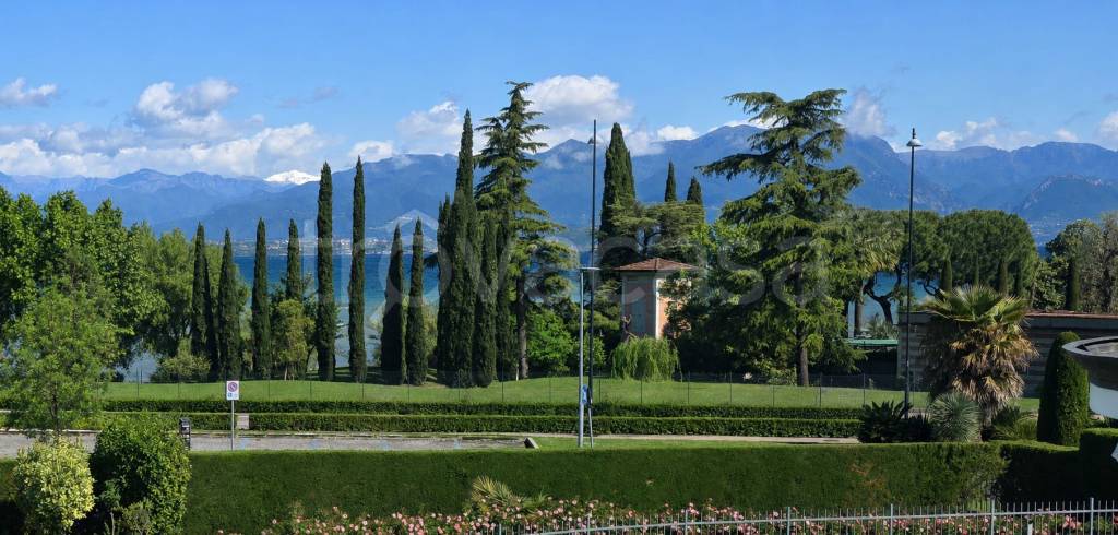 casa indipendente in vendita a Desenzano del Garda in zona Rivoltella