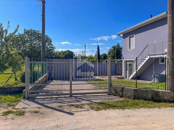 casa indipendente in vendita a Desenzano del Garda