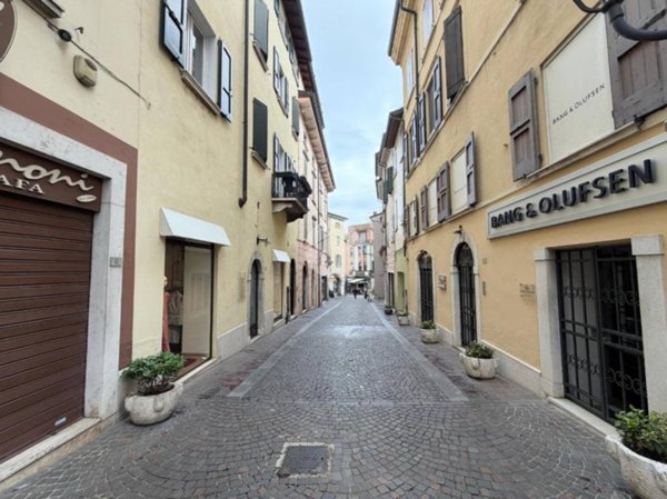 appartamento in vendita a Desenzano del Garda in zona Campeggio sul Vò