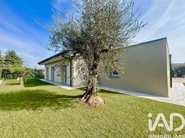 casa indipendente in vendita a Desenzano del Garda