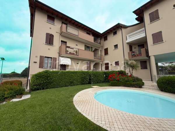 appartamento in vendita a Desenzano del Garda in zona Vaccarolo