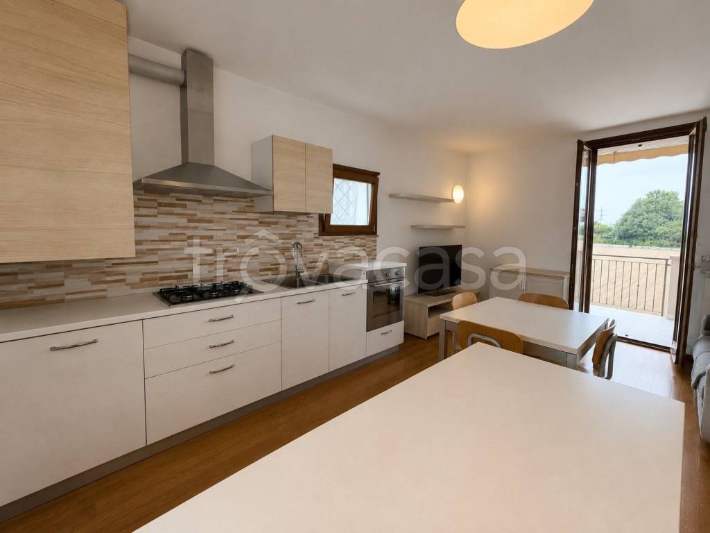 appartamento in vendita a Desenzano del Garda in zona Vaccarolo