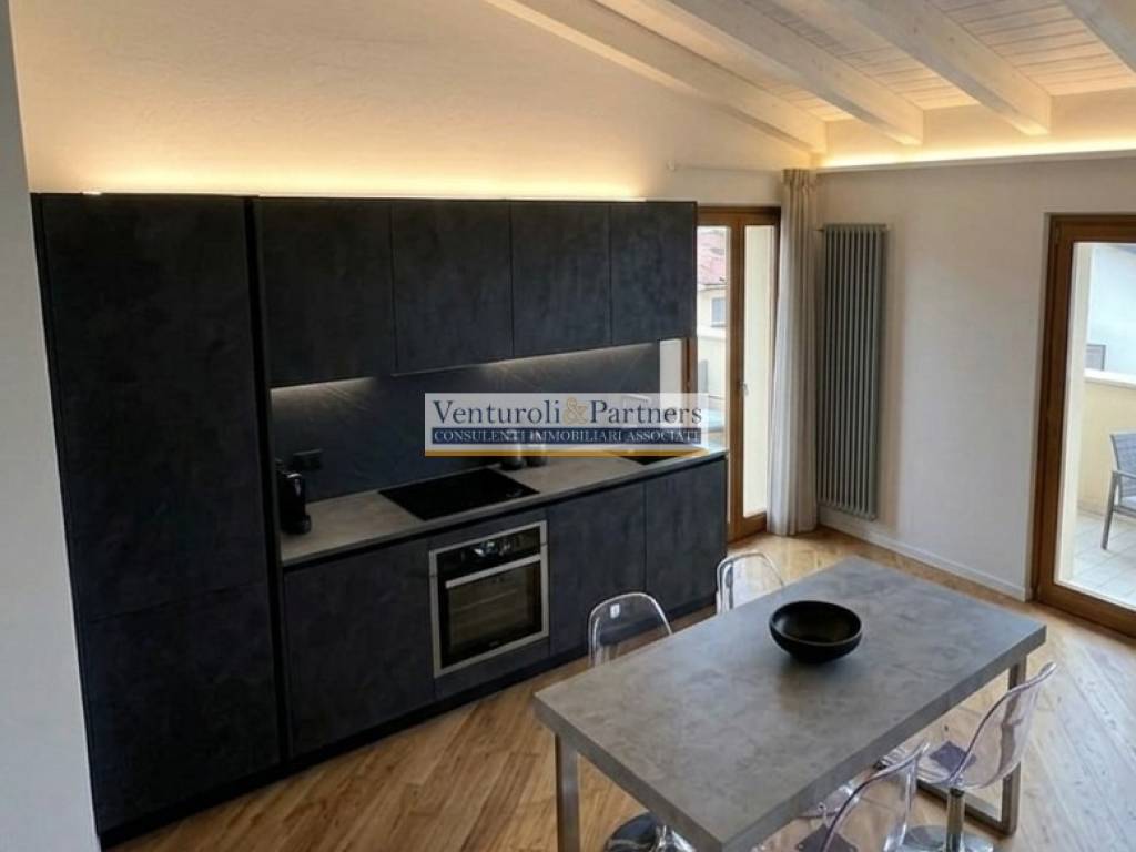 appartamento in vendita a Desenzano del Garda in zona Rivoltella