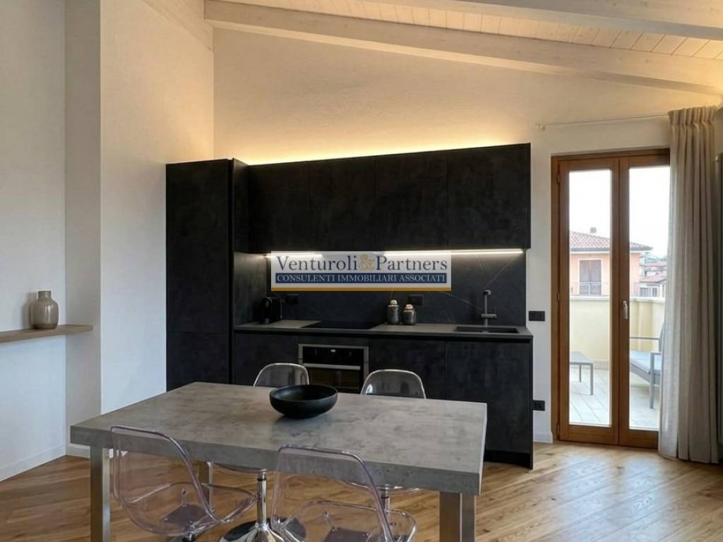 appartamento in vendita a Desenzano del Garda in zona Rivoltella
