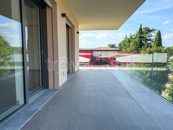 appartamento in vendita a Desenzano del Garda in zona Campeggio sul Vò
