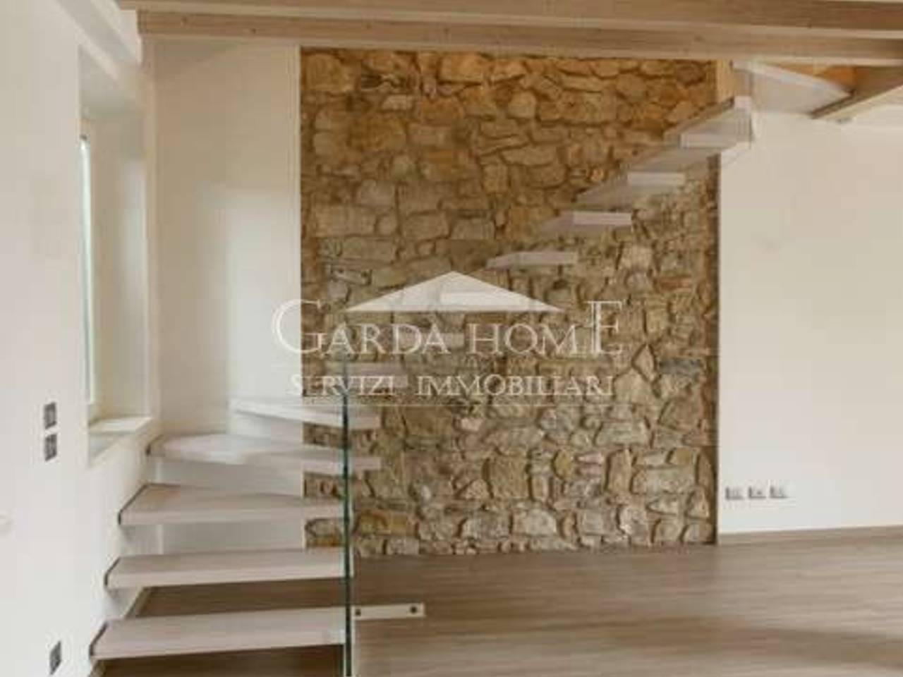 casa indipendente in vendita a Desenzano del Garda