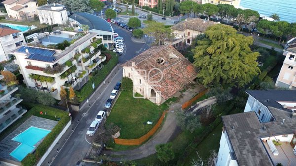 casa indipendente in vendita a Desenzano del Garda