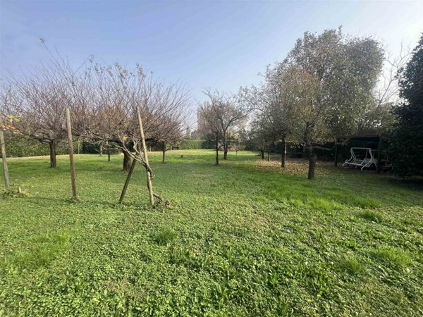 casa indipendente in vendita a Desenzano del Garda in zona San Pietro