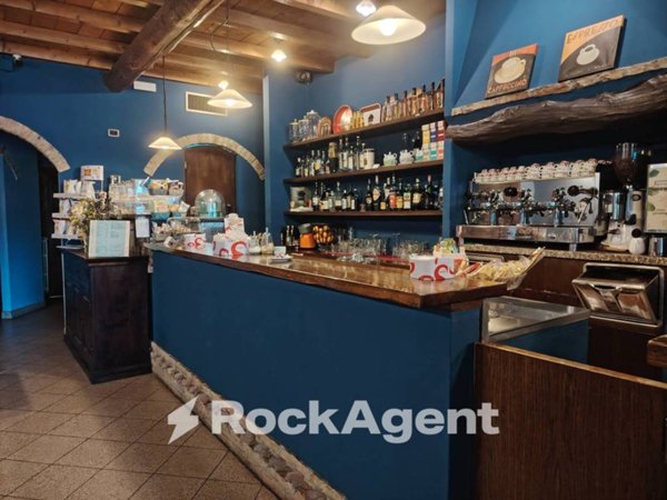 negozio in vendita a Desenzano del Garda in zona San Pietro
