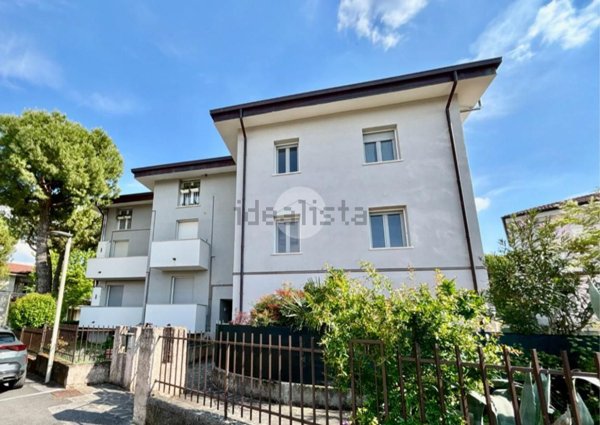 appartamento in vendita a Desenzano del Garda in zona Rivoltella