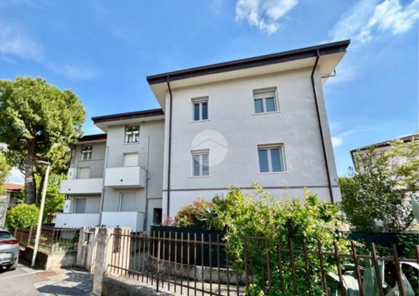appartamento in vendita a Desenzano del Garda in zona Rivoltella
