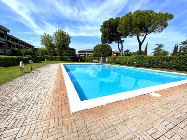 appartamento in vendita a Desenzano del Garda in zona Rivoltella