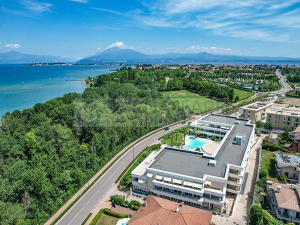 appartamento in vendita a Desenzano del Garda in zona Rivoltella