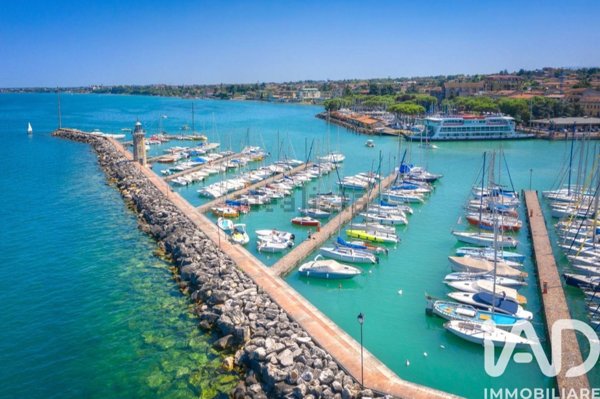 casa indipendente in vendita a Desenzano del Garda in zona Rivoltella