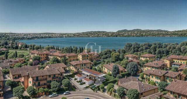 attico in vendita a Desenzano del Garda in zona Rivoltella