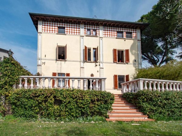 casa indipendente in vendita a Desenzano del Garda
