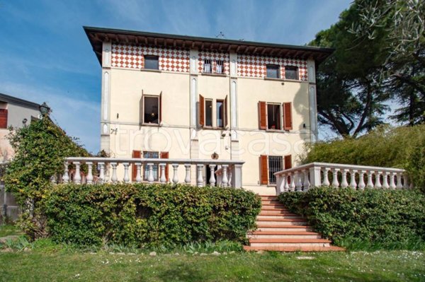 casa indipendente in vendita a Desenzano del Garda