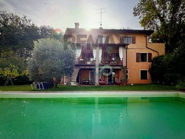 casa indipendente in vendita a Desenzano del Garda