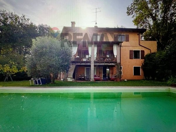 casa indipendente in vendita a Desenzano del Garda in zona Campeggio sul Vò