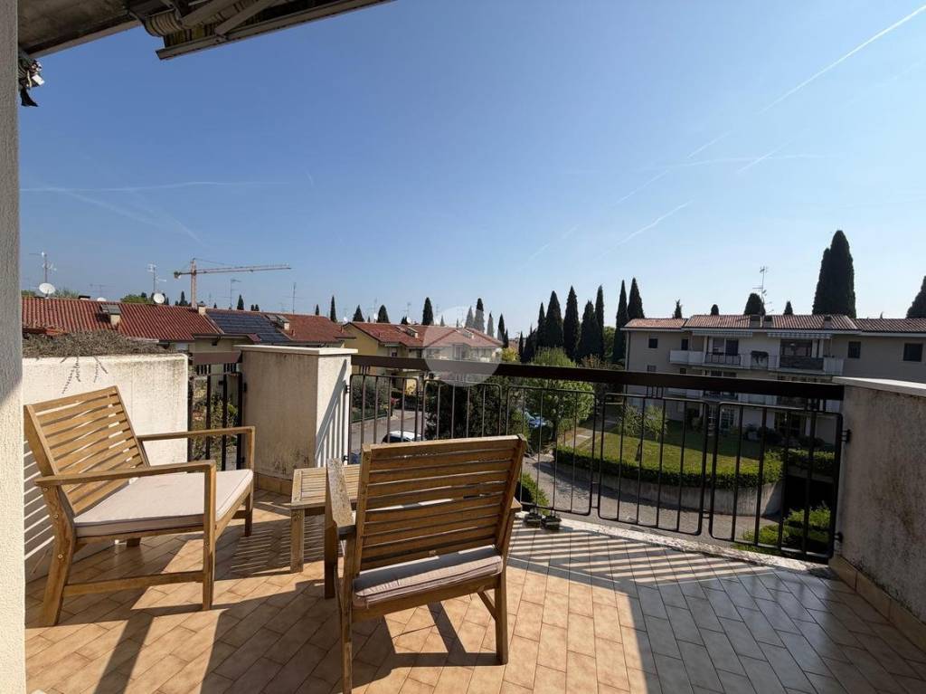 appartamento in vendita a Desenzano del Garda in zona Campeggio sul Vò