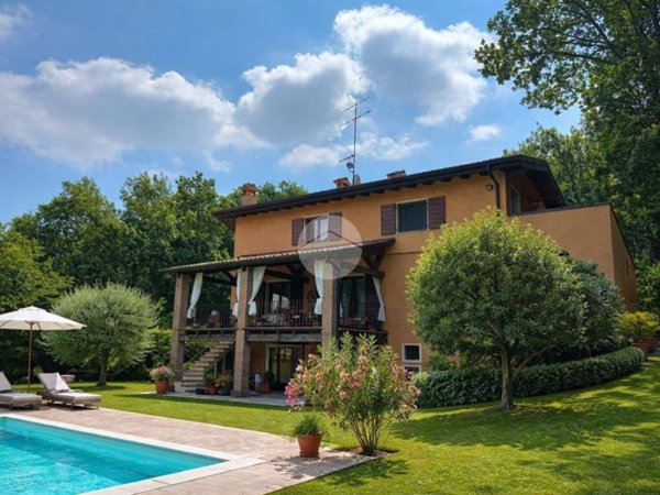 casa indipendente in vendita a Desenzano del Garda
