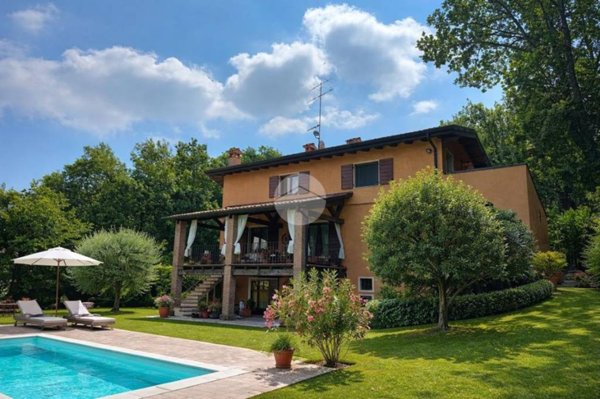 casa indipendente in vendita a Desenzano del Garda