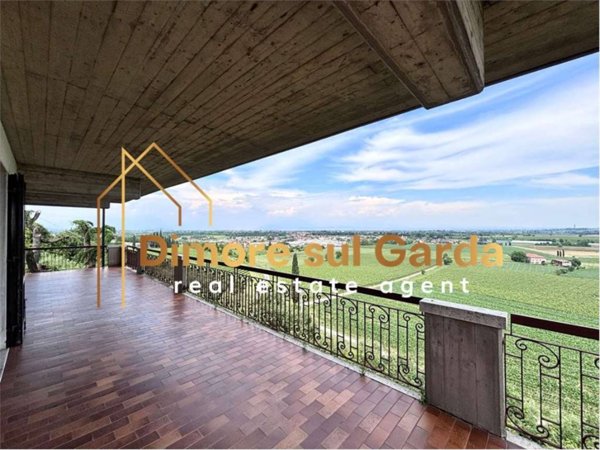 casa indipendente in vendita a Desenzano del Garda