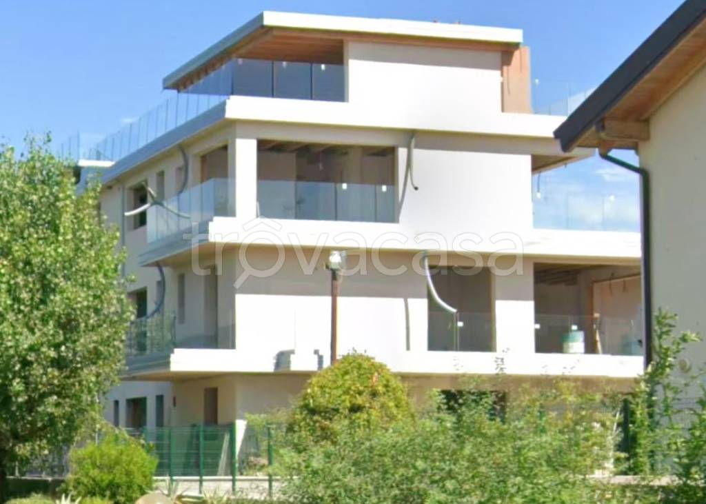 appartamento in vendita a Desenzano del Garda in zona Rivoltella