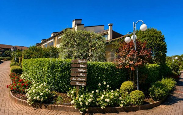 casa indipendente in vendita a Desenzano del Garda in zona Rivoltella