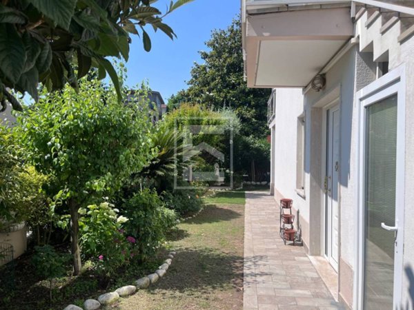 casa indipendente in vendita a Desenzano del Garda