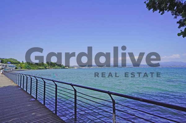 appartamento in vendita a Desenzano del Garda in zona Rivoltella