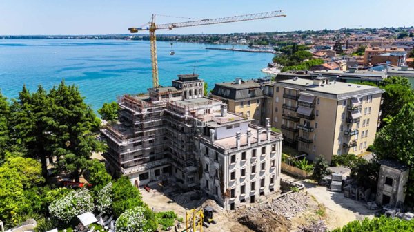 casa indipendente in vendita a Desenzano del Garda