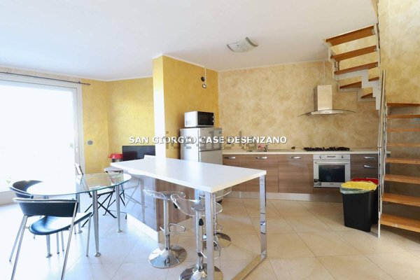 appartamento in vendita a Desenzano del Garda in zona Rivoltella