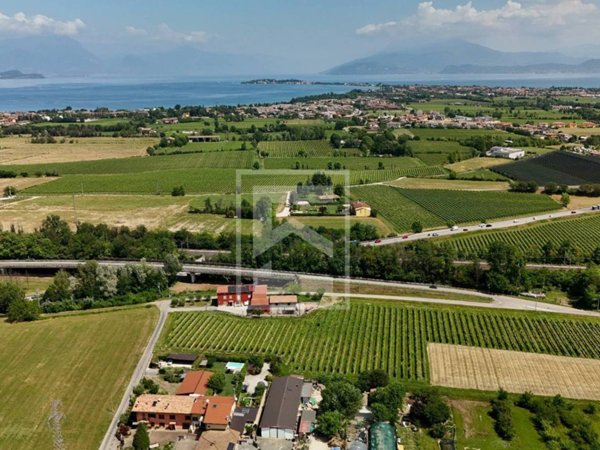 casa indipendente in vendita a Desenzano del Garda in zona Rivoltella