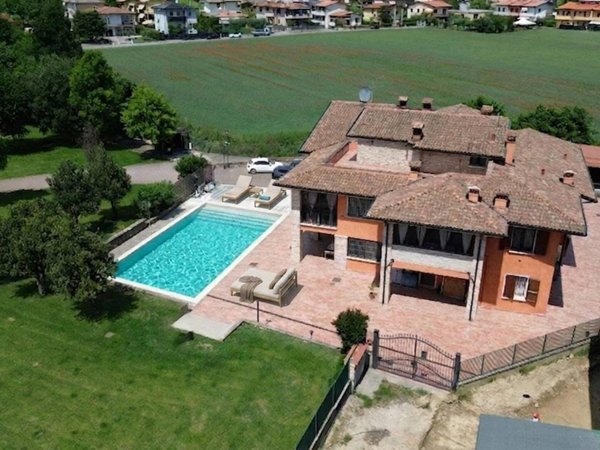 villa in vendita a Desenzano del Garda in zona Rivoltella