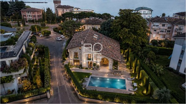 casa indipendente in vendita a Desenzano del Garda