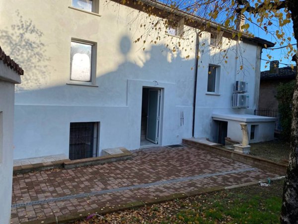casa indipendente in vendita a Desenzano del Garda